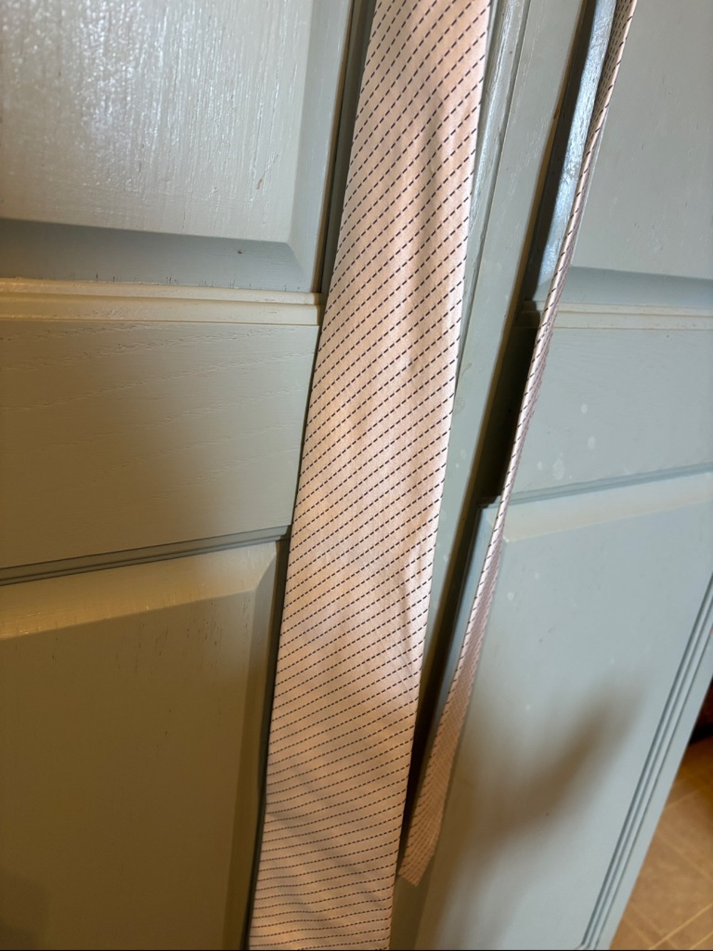 Kenneth Cole Light cream Diagonal Stripe Necktie